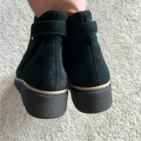 Clarks Collection Size 8.5 Sharon Spring Suede Ankle Chelsea Boots Booties zip - Picture 4 of 6